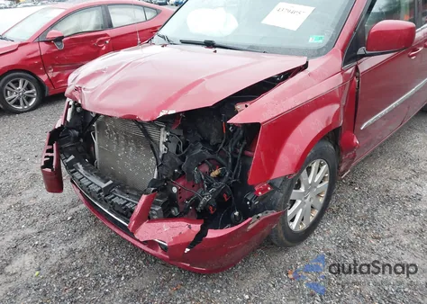 2016 Chrysler Town & Country Touring z USA, uszkodzony, nr VIN 2C4RC1BG8GR187115